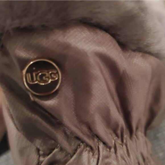 🆕️UGG Shearling-Trim Leather-Palm Gloves water resistant touchscreen📲🧤  … - Picture 7 of 13